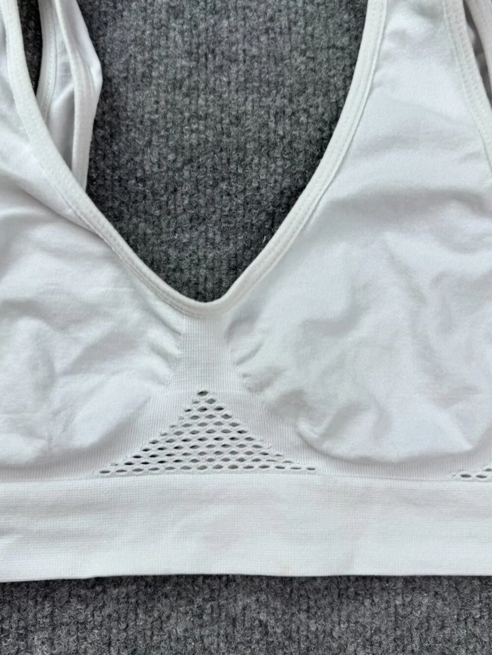Women's White Seamless Bralette Sports Bra Size L V-Neck Open Knit Mesh